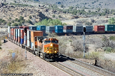 BNSF 5087 at Crozier Cyn, AZ with S-LPCLAC1-14 on 18 April 2007.jpg